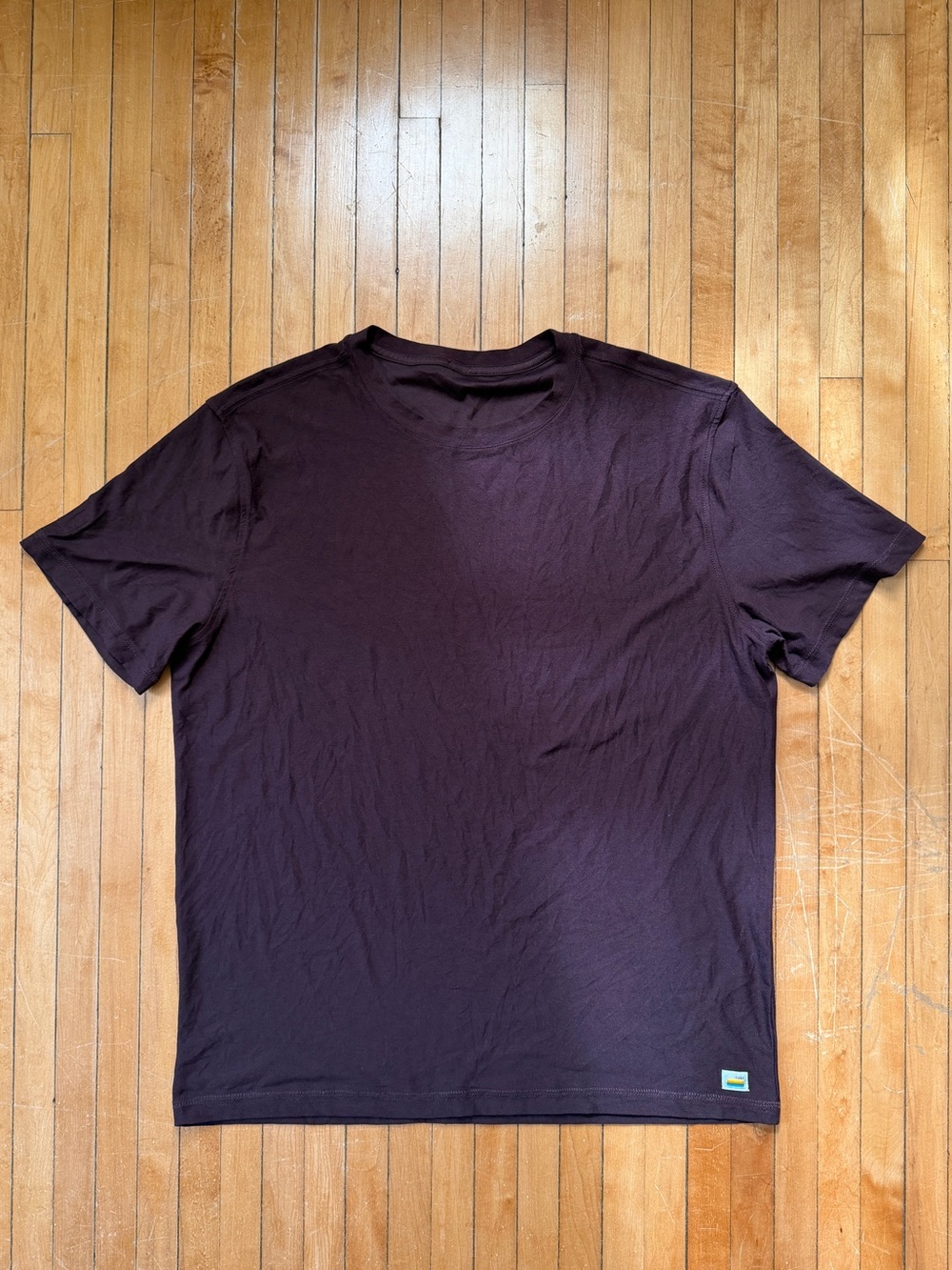 Vuori Strato Tech Tee Shirt Mens Performance Short Sleeve Burgundy Sz. M